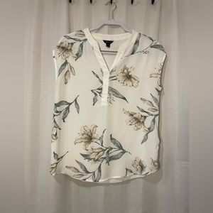 RW&CO SLEEVELESS BLOUSE